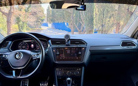 Volkswagen Tiguan II, 2018 год, 3 200 000 рублей, 13 фотография