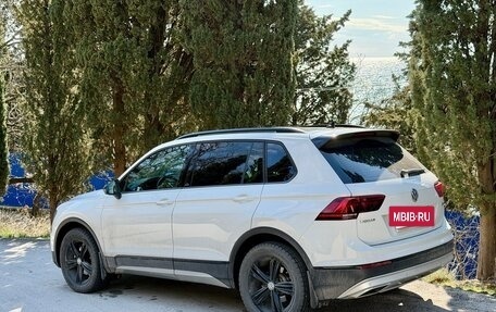 Volkswagen Tiguan II, 2018 год, 3 200 000 рублей, 4 фотография