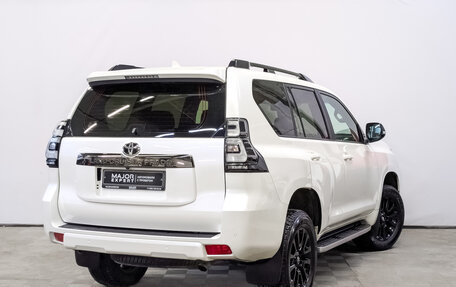 Toyota Land Cruiser Prado 150 рестайлинг 2, 2021 год, 7 350 000 рублей, 5 фотография