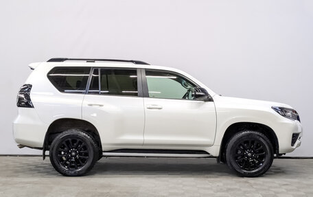 Toyota Land Cruiser Prado 150 рестайлинг 2, 2021 год, 7 350 000 рублей, 4 фотография