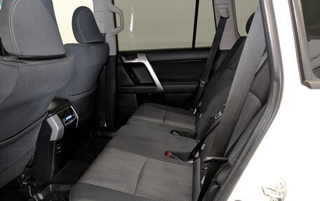 Toyota Land Cruiser Prado 150 рестайлинг 2, 2021 год, 7 350 000 рублей, 12 фотография