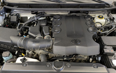 Toyota Land Cruiser Prado 150 рестайлинг 2, 2021 год, 7 350 000 рублей, 9 фотография