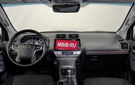 Toyota Land Cruiser Prado 150 рестайлинг 2, 2021 год, 7 350 000 рублей, 14 фотография