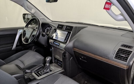 Toyota Land Cruiser Prado 150 рестайлинг 2, 2021 год, 7 350 000 рублей, 11 фотография