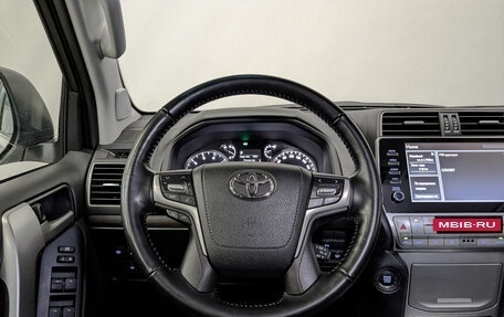 Toyota Land Cruiser Prado 150 рестайлинг 2, 2021 год, 7 350 000 рублей, 22 фотография