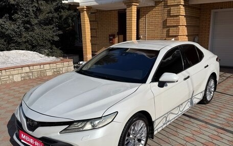 Toyota Camry, 2018 год, 2 485 000 рублей, 1 фотография