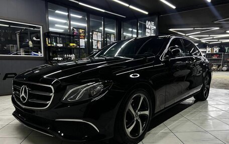 Mercedes-Benz E-Класс, 2020 год, 3 300 000 рублей, 1 фотография