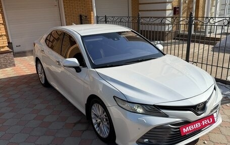 Toyota Camry, 2018 год, 2 485 000 рублей, 3 фотография