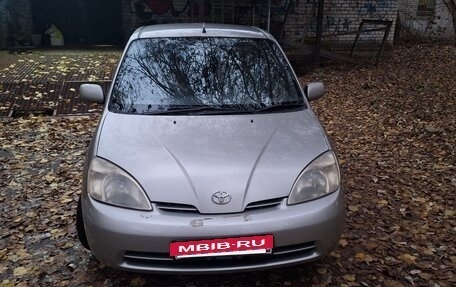 Toyota Prius IV XW50, 2000 год, 230 000 рублей, 3 фотография