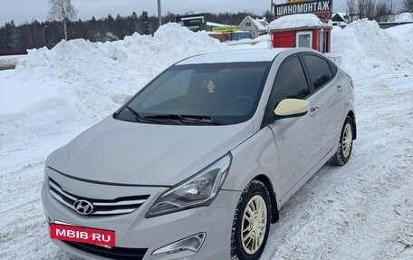 Hyundai Solaris II рестайлинг, 2015 год, 365 000 рублей, 12 фотография