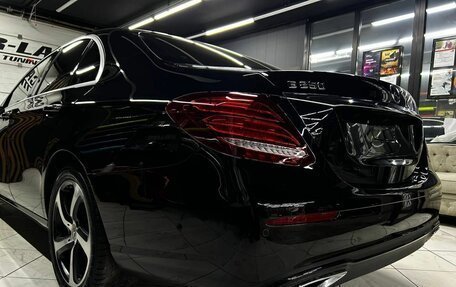 Mercedes-Benz E-Класс, 2020 год, 3 300 000 рублей, 4 фотография