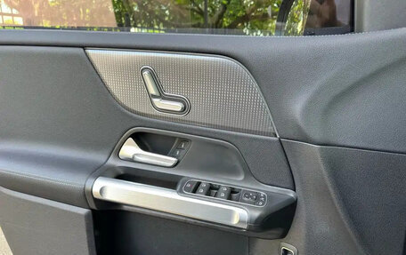 Mercedes-Benz GLB, 2022 год, 2 800 000 рублей, 16 фотография