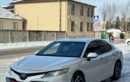 Toyota Camry, 2019 год, 2 000 000 рублей, 3 фотография