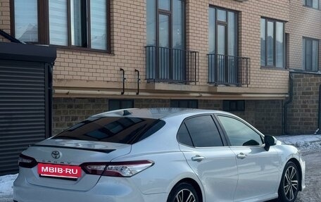 Toyota Camry, 2019 год, 2 000 000 рублей, 7 фотография