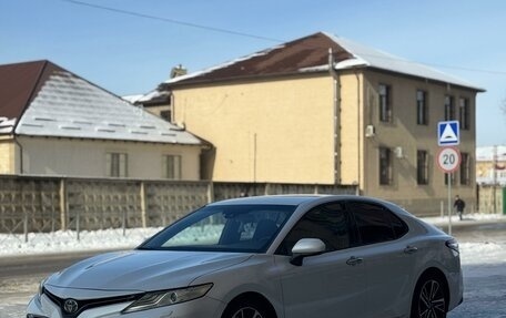 Toyota Camry, 2019 год, 2 000 000 рублей, 14 фотография