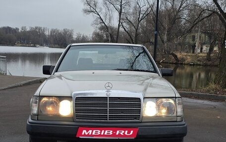 Mercedes-Benz E-Класс, 1992 год, 380 000 рублей, 1 фотография