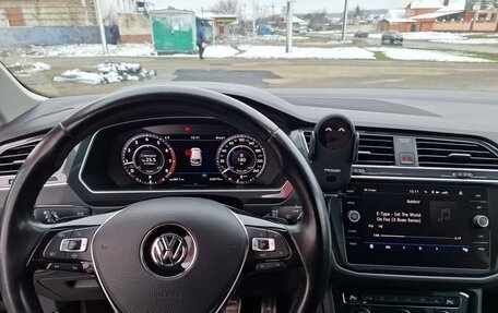 Volkswagen Tiguan II, 2018 год, 3 050 000 рублей, 13 фотография
