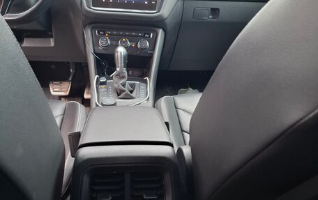 Volkswagen Tiguan II, 2018 год, 3 050 000 рублей, 15 фотография