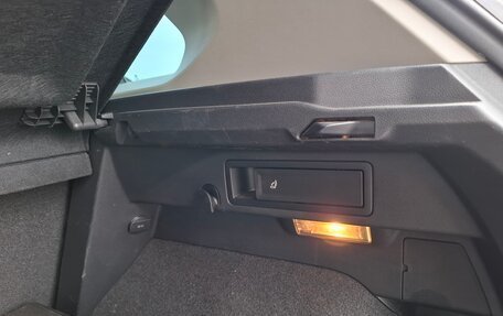 Volkswagen Tiguan II, 2018 год, 3 050 000 рублей, 18 фотография