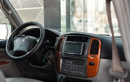 Toyota Land Cruiser 100 рестайлинг 2, 2002 год, 1 800 000 рублей, 10 фотография