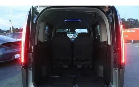 Honda Stepwgn, 2022 год, 2 620 000 рублей, 15 фотография