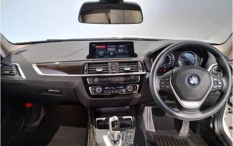 BMW 1 серия, 2018 год, 1 400 000 рублей, 11 фотография