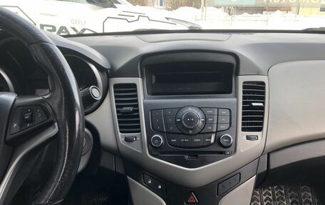 Chevrolet Cruze II, 2011 год, 730 000 рублей, 14 фотография