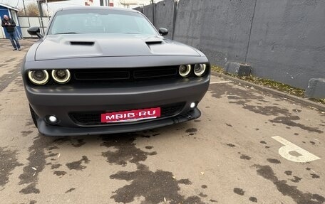Dodge Challenger III рестайлинг 2, 2015 год, 3 450 000 рублей, 2 фотография