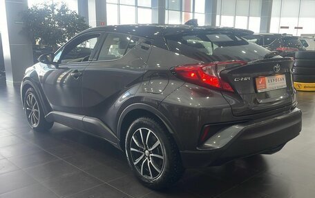 Toyota C-HR I рестайлинг, 2022 год, 3 220 000 рублей, 3 фотография