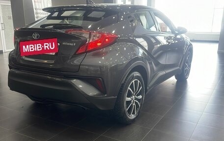 Toyota C-HR I рестайлинг, 2022 год, 3 220 000 рублей, 5 фотография