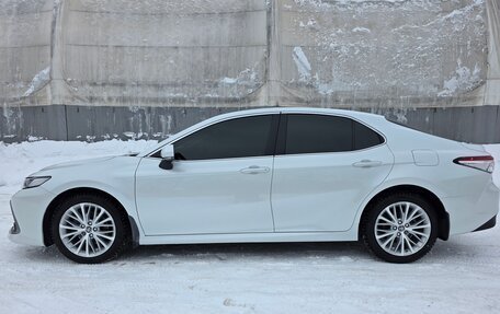 Toyota Camry, 2021 год, 3 200 000 рублей, 6 фотография