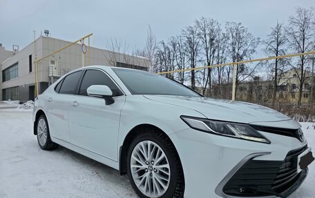 Toyota Camry, 2021 год, 3 200 000 рублей, 5 фотография