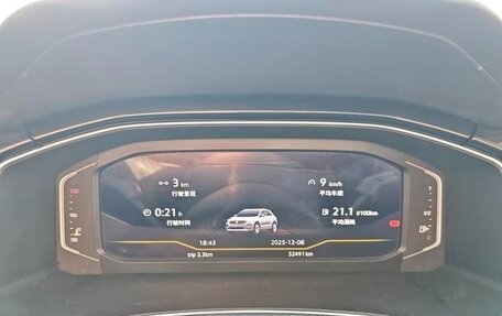 Volkswagen T-Roc I, 2022 год, 1 860 000 рублей, 10 фотография