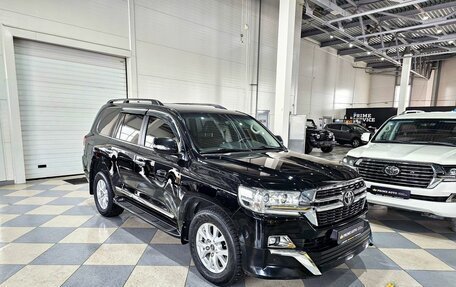 Toyota Land Cruiser 200, 2016 год, 5 849 000 рублей, 3 фотография