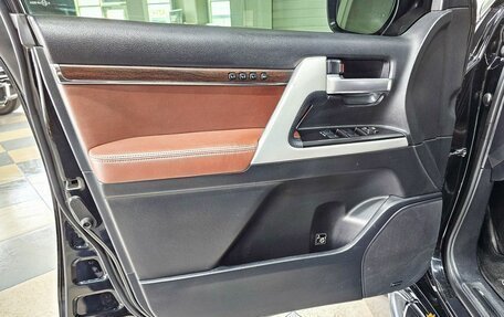 Toyota Land Cruiser 200, 2016 год, 5 849 000 рублей, 10 фотография