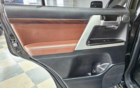 Toyota Land Cruiser 200, 2016 год, 5 849 000 рублей, 17 фотография