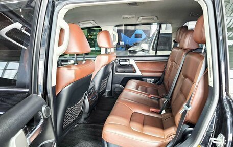 Toyota Land Cruiser 200, 2016 год, 5 849 000 рублей, 18 фотография