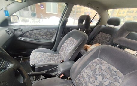 Toyota Avensis III рестайлинг, 1998 год, 250 000 рублей, 6 фотография