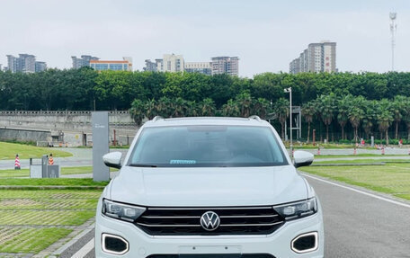 Volkswagen T-Roc I, 2022 год, 1 699 000 рублей, 2 фотография