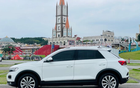 Volkswagen T-Roc I, 2022 год, 1 699 000 рублей, 3 фотография