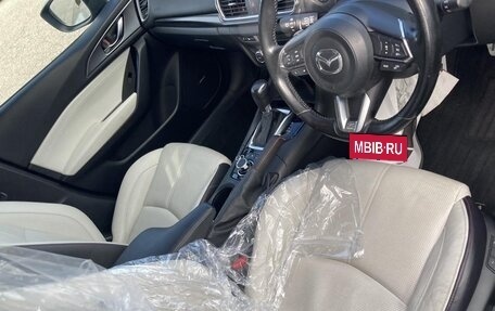 Mazda Axela, 2017 год, 900 000 рублей, 2 фотография