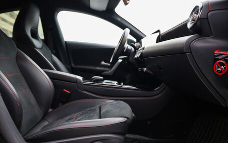 Mercedes-Benz CLA, 2019 год, 2 949 000 рублей, 27 фотография