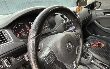 Volkswagen Jetta VI, 2013 год, 1 080 000 рублей, 3 фотография