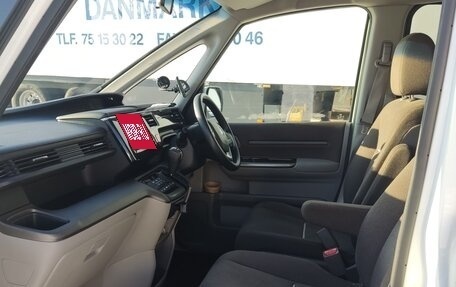 Honda Stepwgn IV, 2015 год, 1 950 000 рублей, 4 фотография