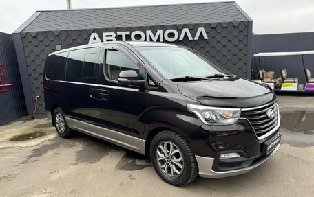 Hyundai H-1 II рестайлинг, 2018 год, 2 800 000 рублей, 2 фотография