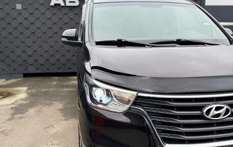 Hyundai H-1 II рестайлинг, 2018 год, 2 800 000 рублей, 4 фотография