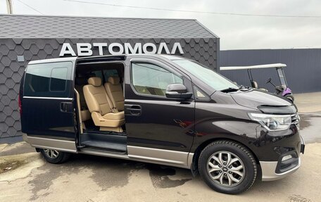 Hyundai H-1 II рестайлинг, 2018 год, 2 800 000 рублей, 11 фотография