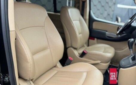 Hyundai H-1 II рестайлинг, 2018 год, 2 800 000 рублей, 23 фотография