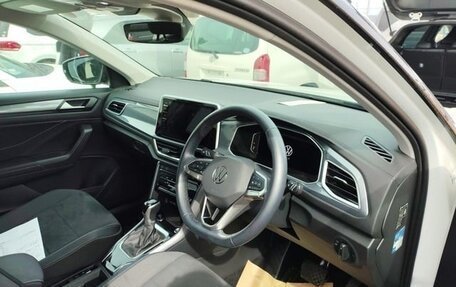 Volkswagen T-Roc I, 2022 год, 1 811 000 рублей, 19 фотография