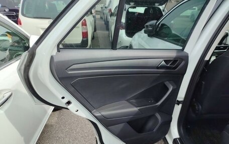 Volkswagen T-Roc I, 2022 год, 1 811 000 рублей, 22 фотография